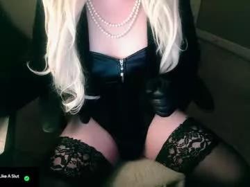 Check-out the world of girls and talk with our steaming hot slutz, bringing your desired characters to life with authentic apparel and cam streams.