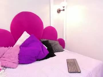 Check-out the world of girls and talk with our steaming hot slutz, bringing your desired characters to life with authentic apparel and cam streams.