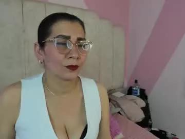 Check-out the world of girls and talk with our steaming hot slutz, bringing your desired characters to life with authentic apparel and cam streams.
