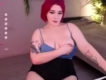 Curvy pleasure: Improve your chatting skills with these steaming hot streamers, and dive into the enticing world of unclothed temptation.