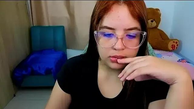 _alicia_z from StripChat is Freechat
