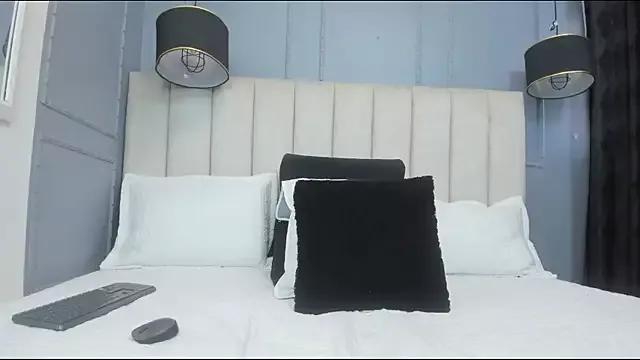 _karla_Brunette_ from StripChat is Freechat