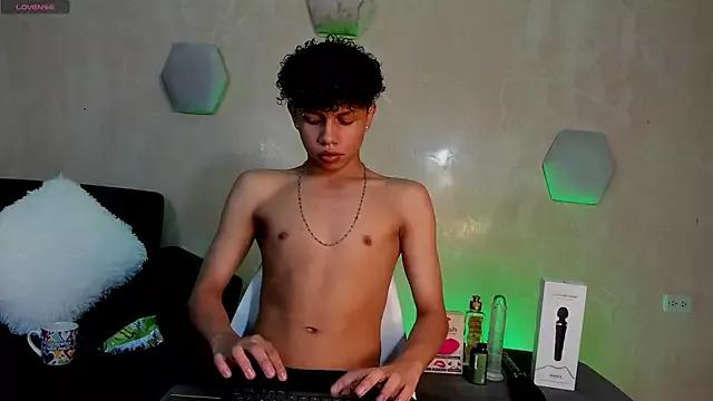 _taylor_black from StripChat is Freechat