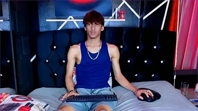 aaron_schott from StripChat is Freechat