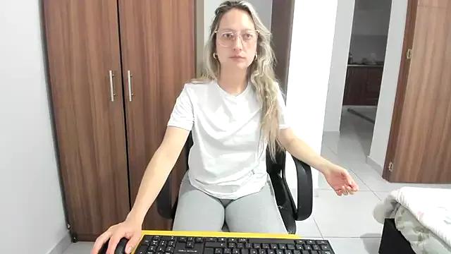 Adele_johnsonn1 from StripChat is Freechat