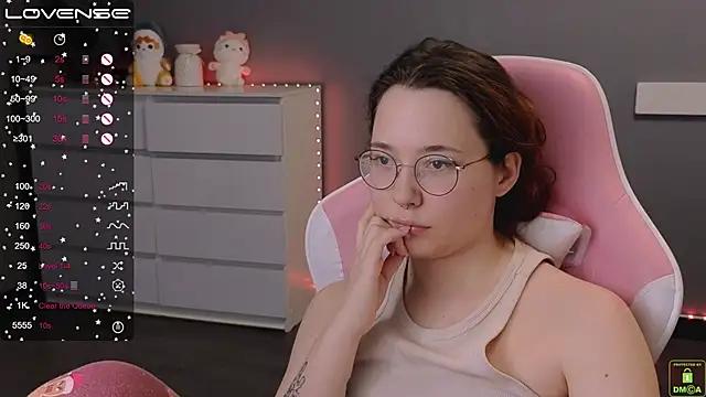 Check-out the world of girls and talk with our steaming hot slutz, bringing your desired characters to life with authentic apparel and cam streams.