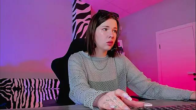 AliceSunday from StripChat is Freechat