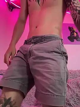 aliensexy from StripChat is Freechat