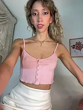 AlmmaMoon from StripChat is Freechat