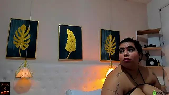 Amberluy from StripChat is Freechat