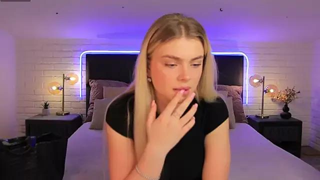 Angel___Blond from StripChat is Freechat