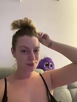 AnnastasiaMills from StripChat is Freechat