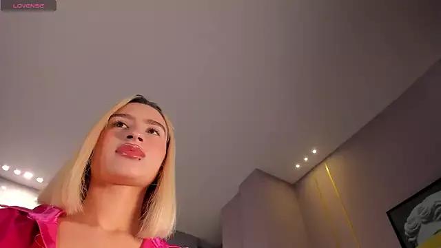AntonellaHans_ from StripChat is Freechat