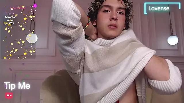 Apolostarr from StripChat is Freechat