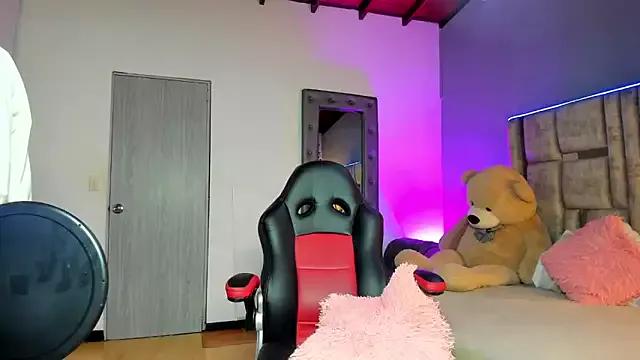 Check-out the world of girls and talk with our steaming hot slutz, bringing your desired characters to life with authentic apparel and cam streams.