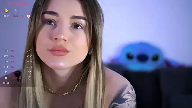 BabbyAisha from StripChat is Freechat