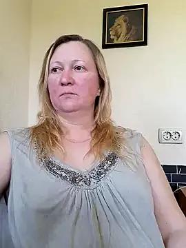 blondyaguar from StripChat is Freechat