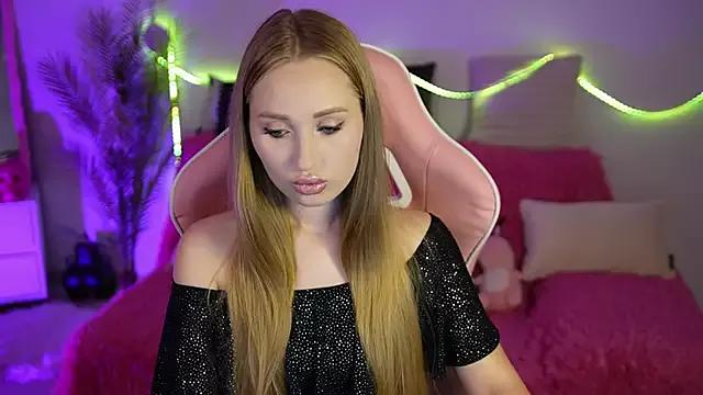 BlondyMell_ from StripChat is Freechat