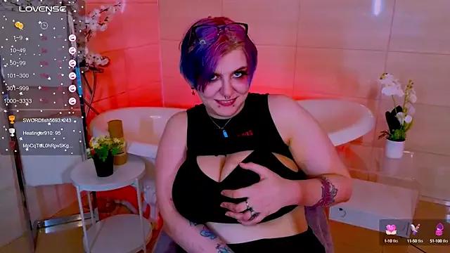 bluelunaray from StripChat is Freechat