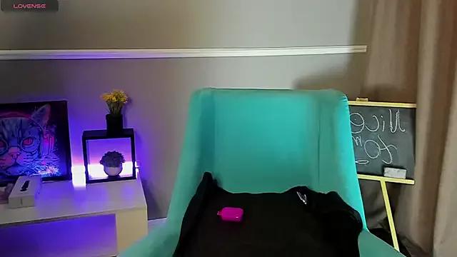browneyess_ from StripChat is Freechat