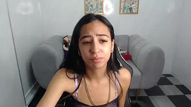 Carolina_saens_b from StripChat is Freechat