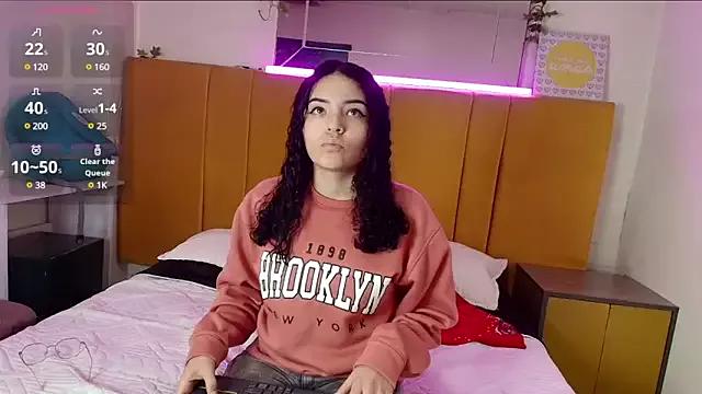 Charllotte_Evanss from StripChat is Freechat