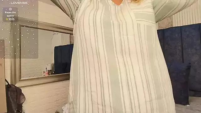 charlotte__G from StripChat is Freechat