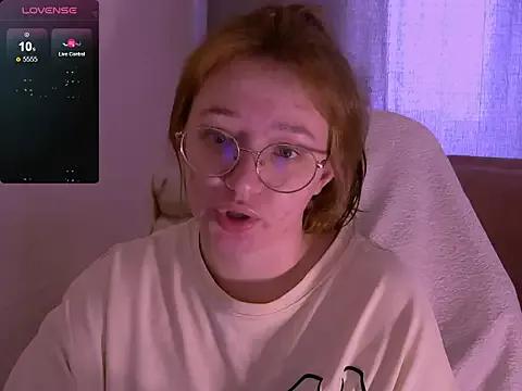 Chloe_strip from StripChat is Freechat