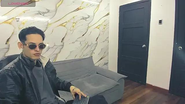 ChrisAndMaxWithBigCocks from StripChat is Freechat