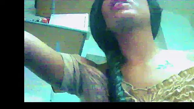CoralineSweett from StripChat is Freechat