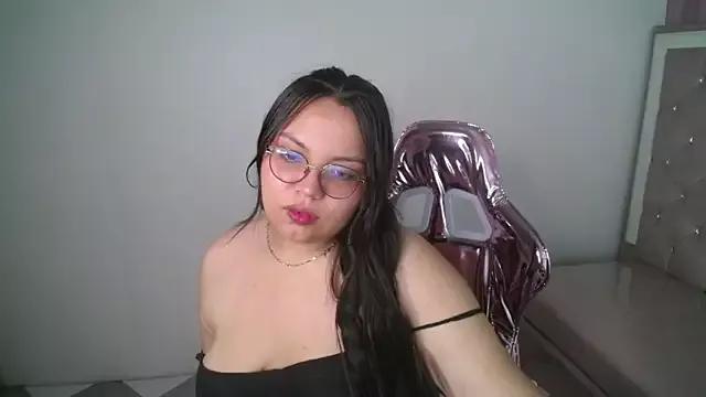 Curvy_Queen_b from StripChat is Freechat