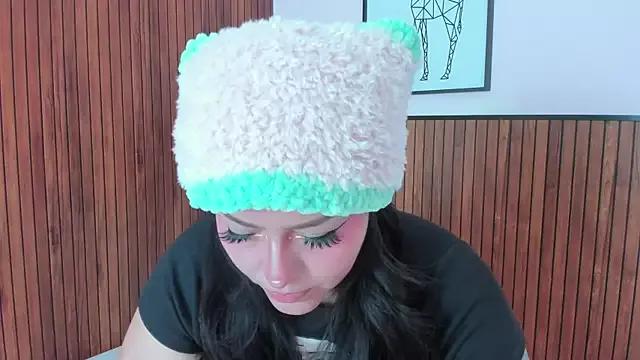 curvy_rousi from StripChat is Freechat