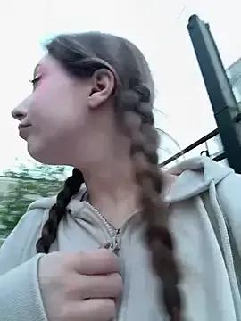 cuteperseon from StripChat is Freechat