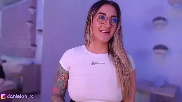 Check-out the world of girls and talk with our steaming hot slutz, bringing your desired characters to life with authentic apparel and cam streams.