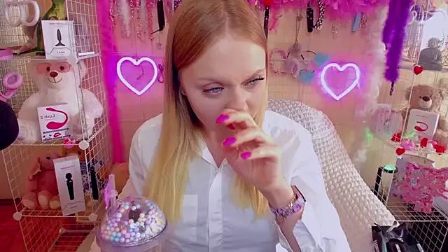 ElinOceanX from StripChat is Freechat
