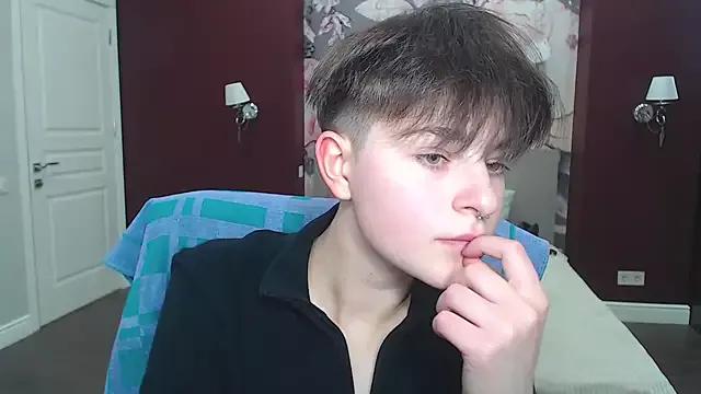 EmiliaYours from StripChat is Freechat