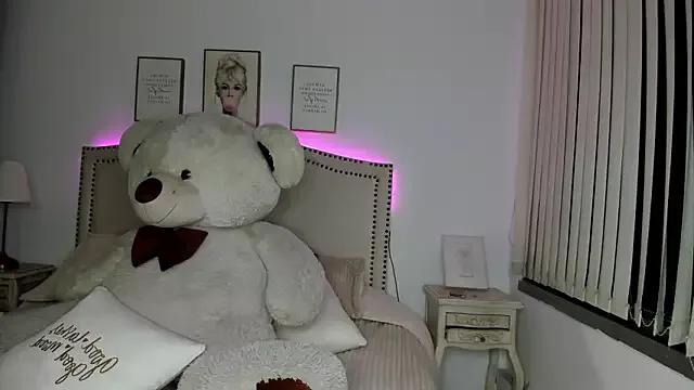 Check-out the world of girls and talk with our steaming hot slutz, bringing your desired characters to life with authentic apparel and cam streams.