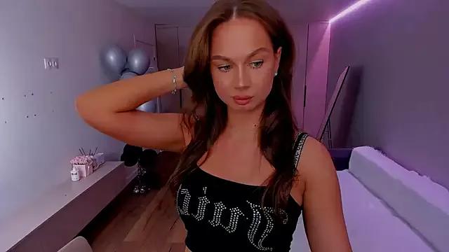 EmillyFiness from StripChat is Freechat