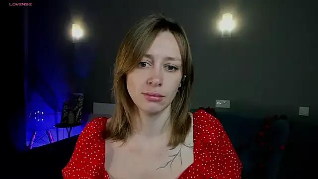evashiny_ from StripChat is Freechat