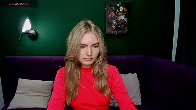 EvelineAmore from StripChat is Freechat