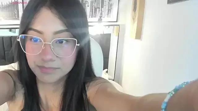 evelyn_rose_tk from StripChat is Freechat