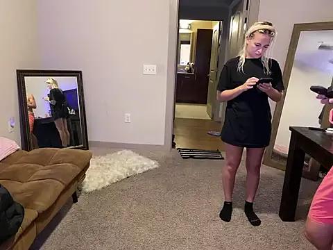 girlfriendmissy from StripChat is Freechat