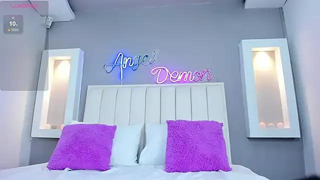 Check-out the world of girls and talk with our steaming hot slutz, bringing your desired characters to life with authentic apparel and cam streams.
