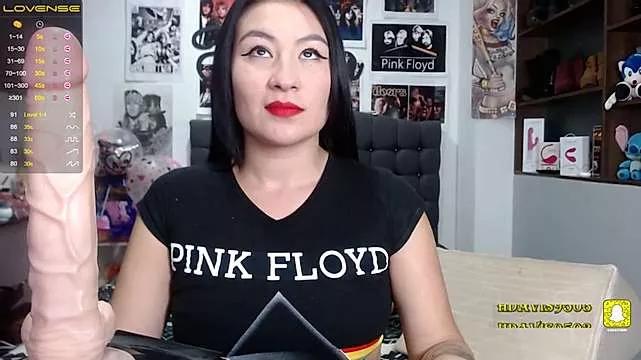 Check-out the world of girls and talk with our steaming hot slutz, bringing your desired characters to life with authentic apparel and cam streams.