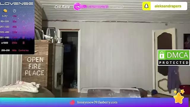 Honeysnows39 from StripChat is Freechat