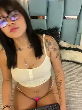honeyymia from StripChat is Freechat