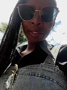 iamdiamonds from StripChat is Freechat