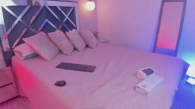 Check-out the world of girls and talk with our steaming hot slutz, bringing your desired characters to life with authentic apparel and cam streams.