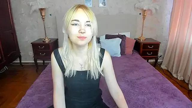 Iriska_mini from StripChat is Freechat