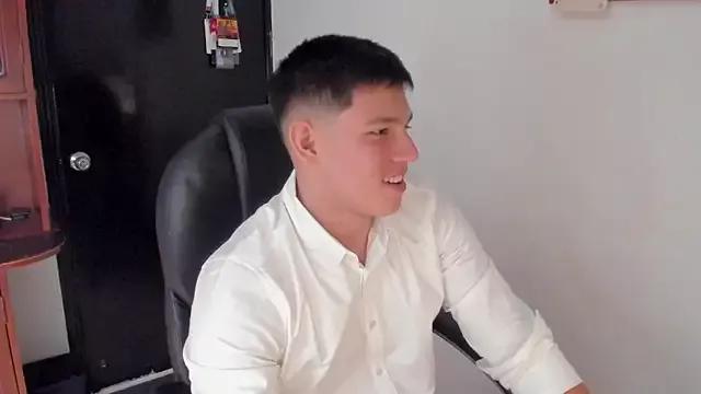 JamesCr_ from StripChat is Freechat